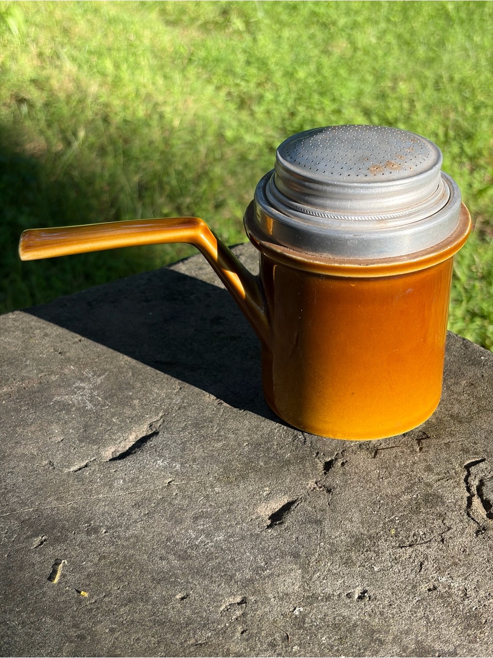 Vtg amber ceramic powder shaker/ muffineer used for powder sugar